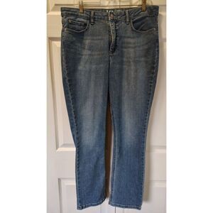 Lee Women's Legendary Regular Fit Straight Leg Jeans 18